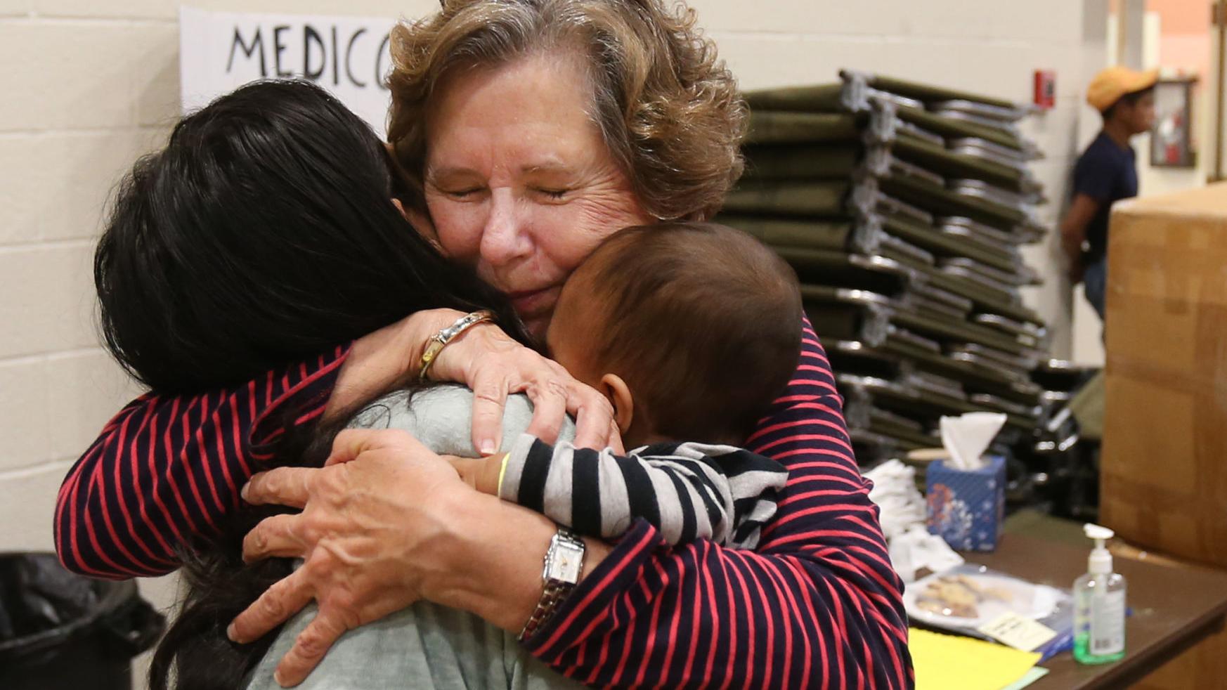 Steller column: Tucson mobilizes for migrants, still serves local homeless